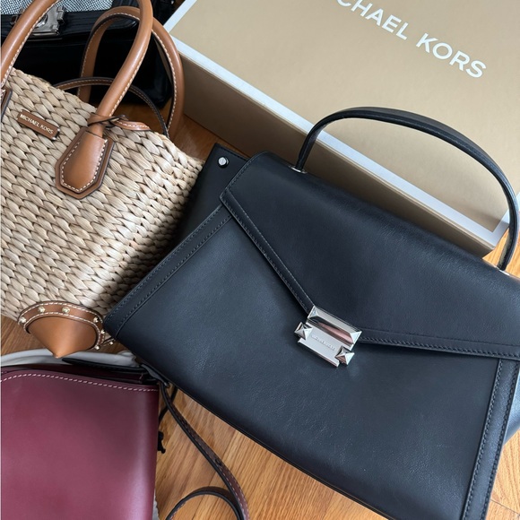 6 Designer handbags, in excellent condition. - Picture 3 of 5